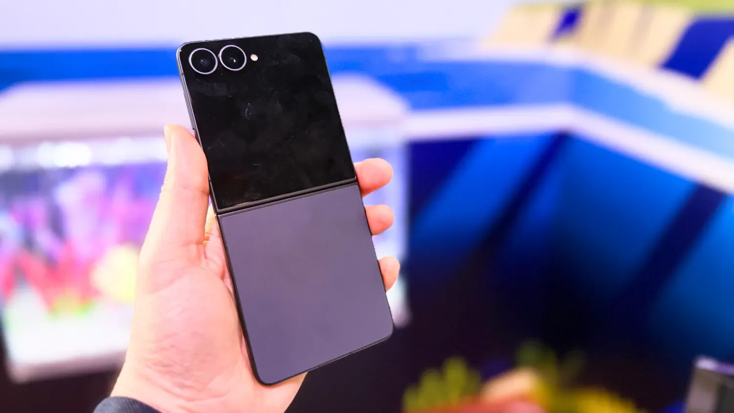 The Samsung Galaxy Flip8 in hand