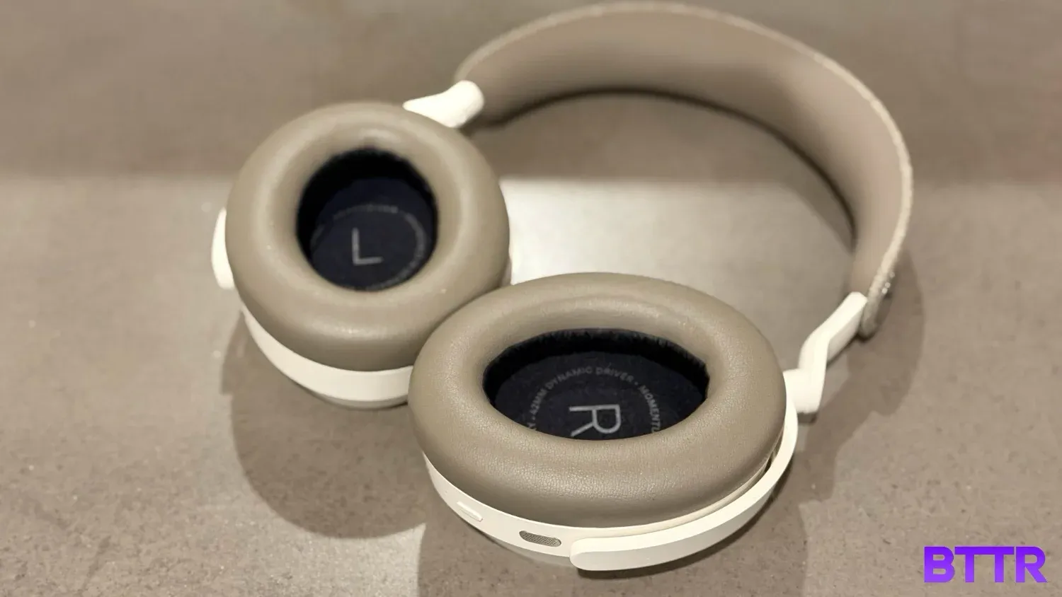 Looking at the inside of the Momentum 5 earcups
