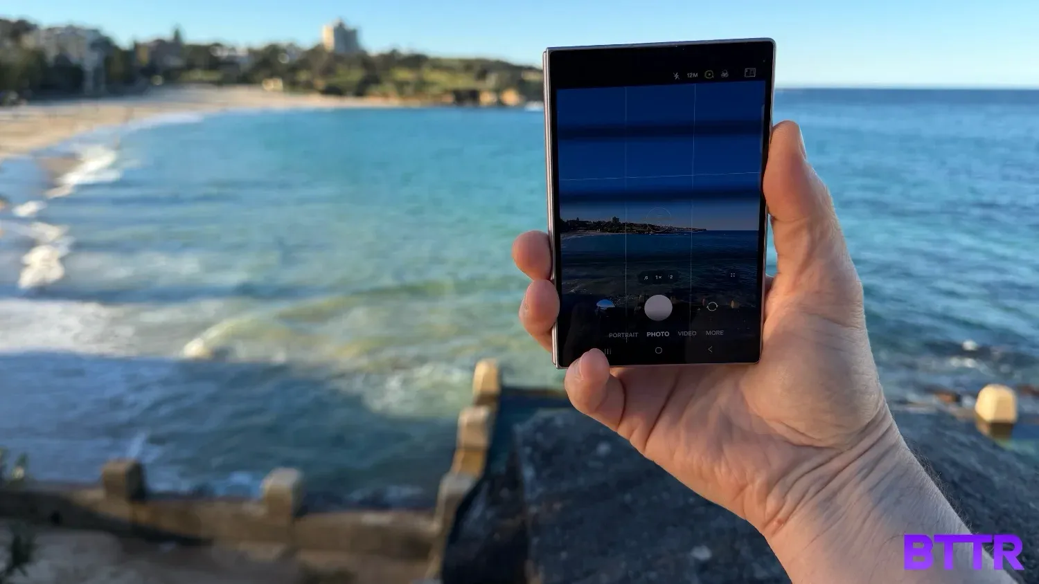 Taking a photo fo the ocean with the external display of the Fold8