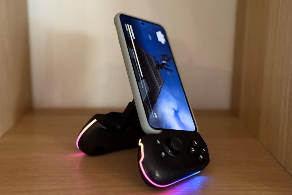 I really love the design of the ASUS ROG Tessen