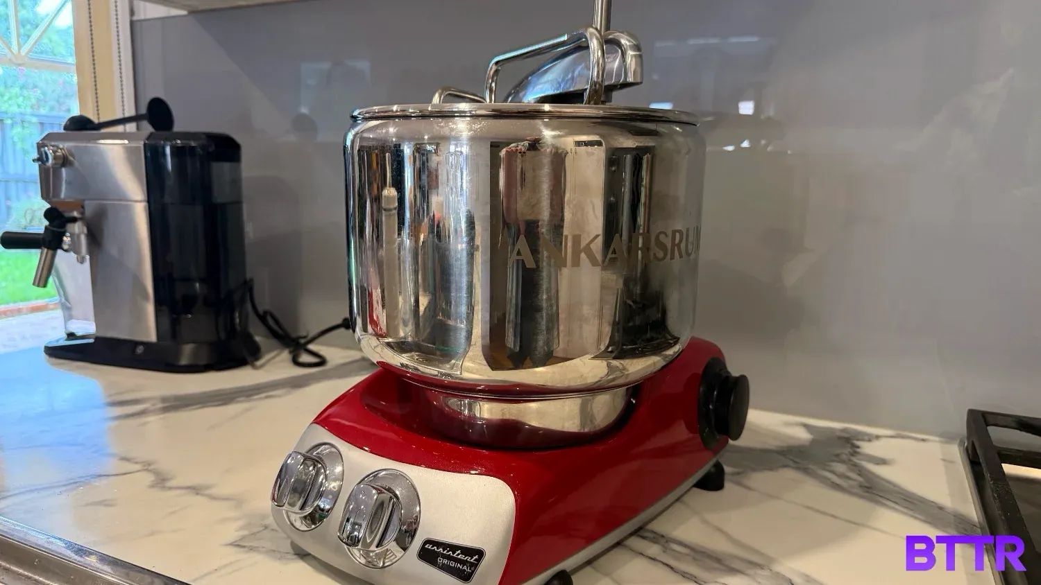 The Ankarsrum Assistent Original in my kitchen