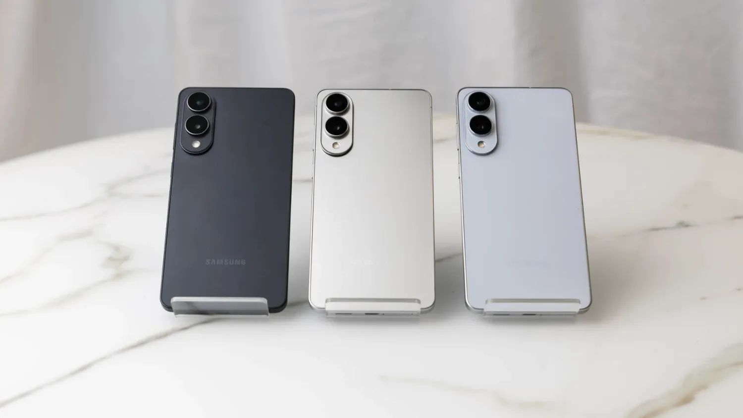All three colour options of the s25 edge side by side