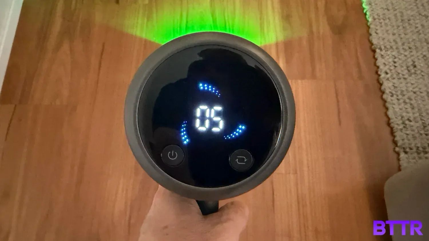The display of the Roborock H60 Hub Ultra while vacuuming