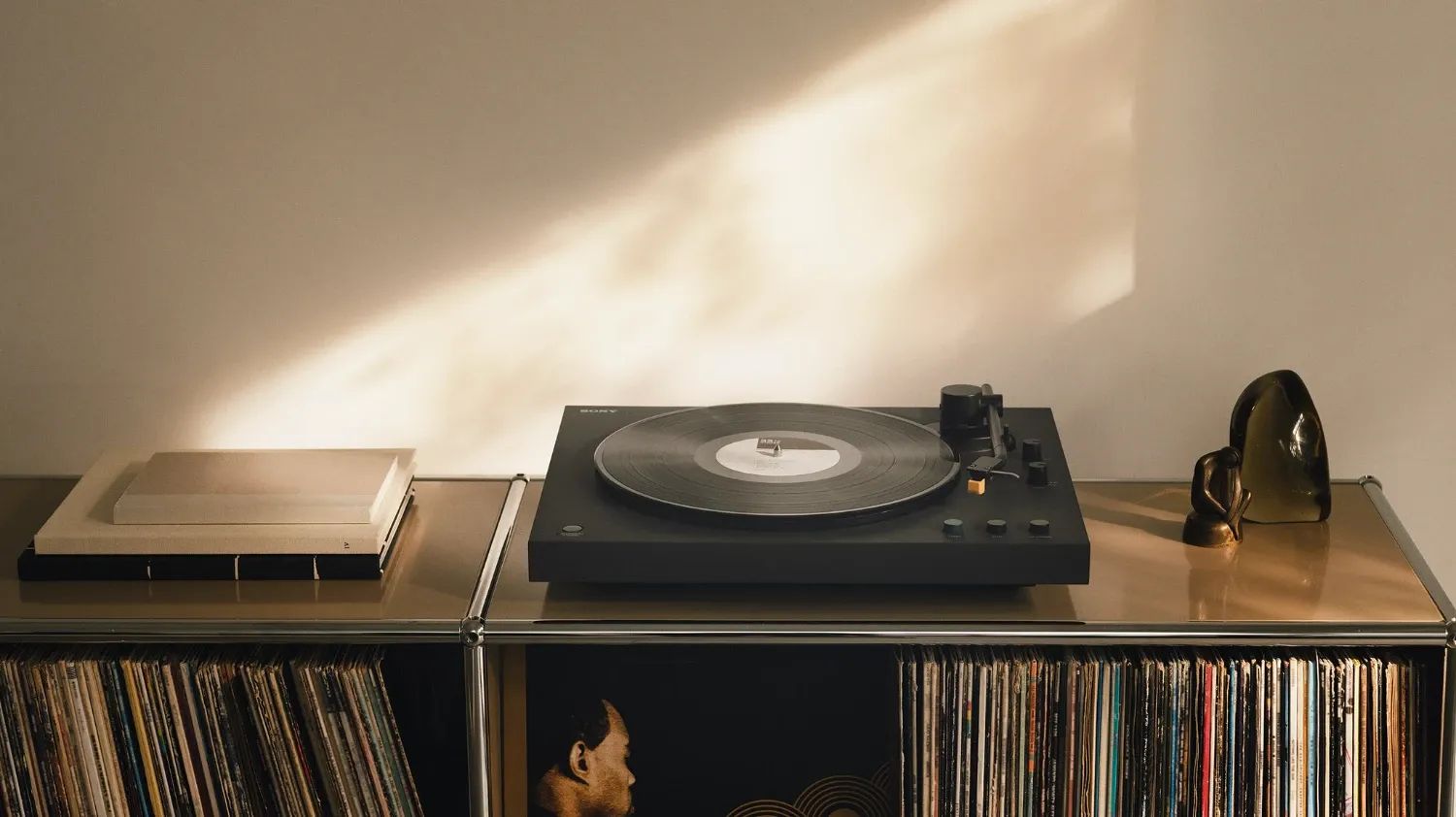 The Sony LX5BT turntable