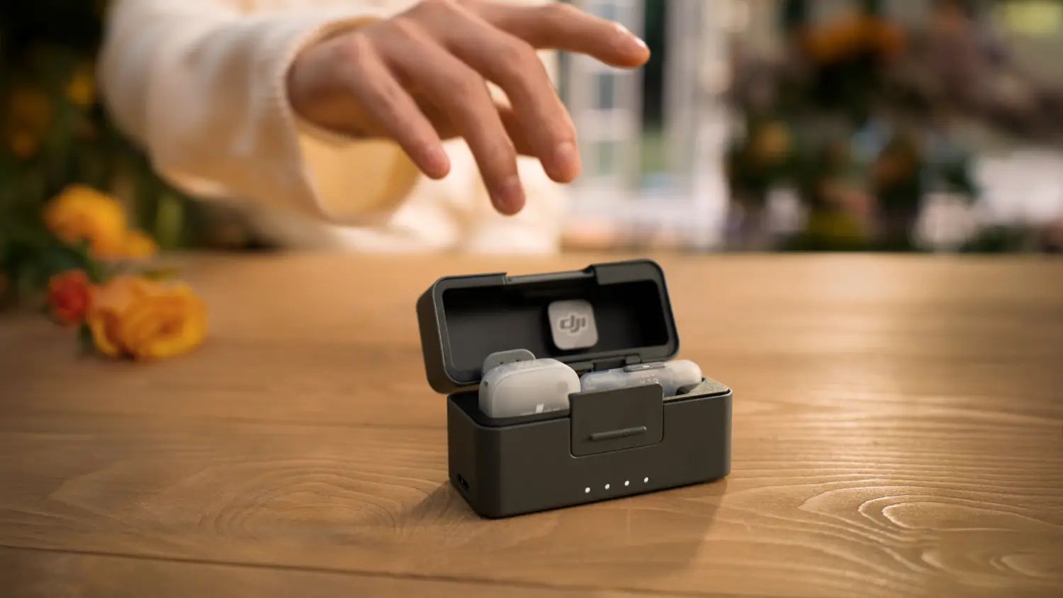 The DJI Mic Mini 2 in the charging case