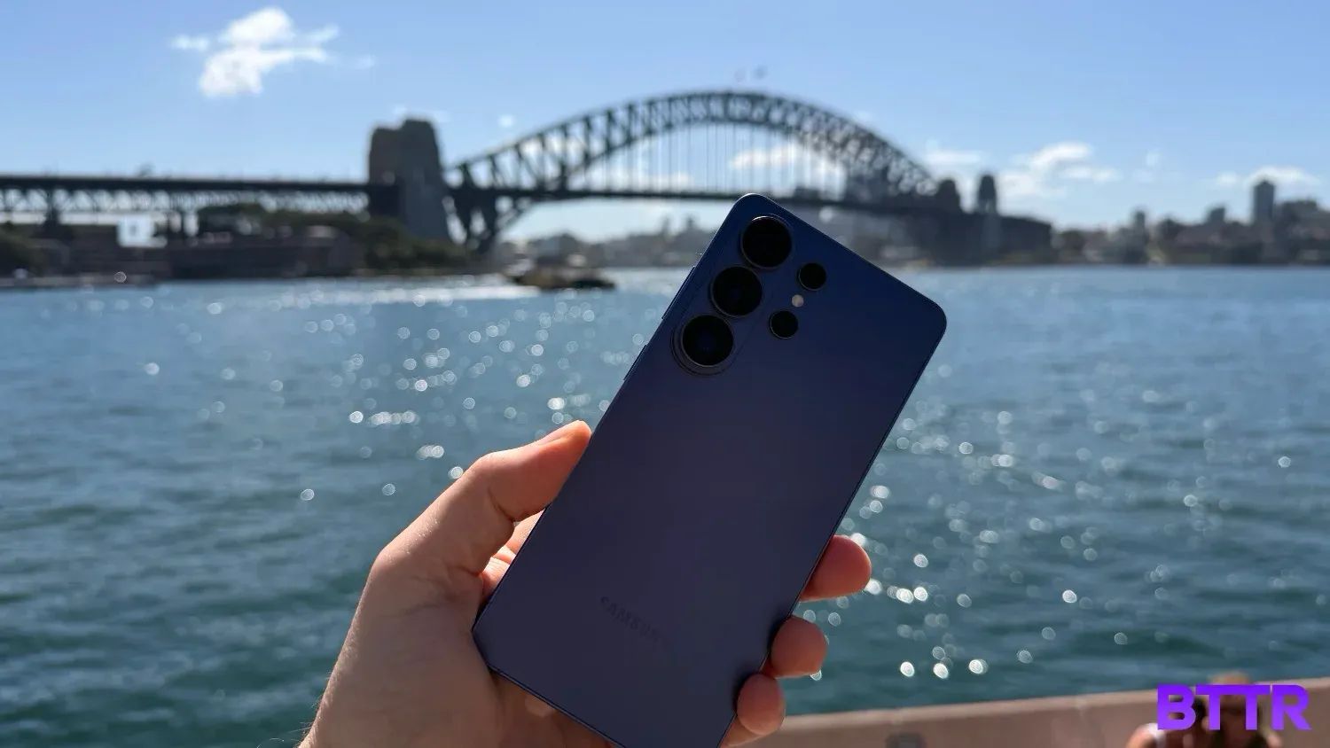Holding the Samsung Galaxy S26 Ultra in front of the Harbour Bridge