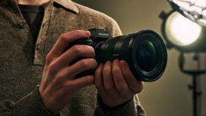 Sony's Alpha 7R VI lands with 66.8MP and a blistering new telephoto lens