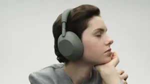 Sony gives its best headphones an olive branch