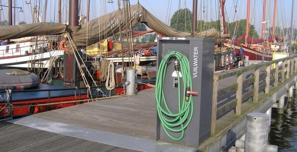 Vuilwater afgifte aan de wal