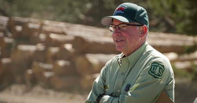 A person wearing a hat and glasses

AI-generated content may be incorrect.