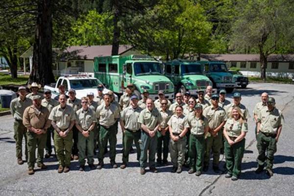 A group of people in uniform

AI-generated content may be incorrect.