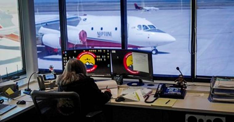 A picture containing text, indoor, computer, window

AI-generated content may be incorrect.