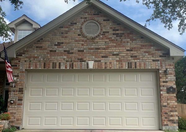 Garage Door Tips for Realtors and Property Managers