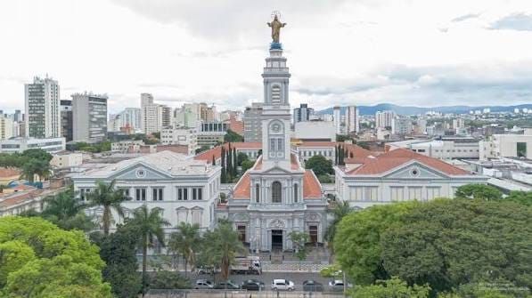 A escola pública pode ter gestão não estatal e continuar pública