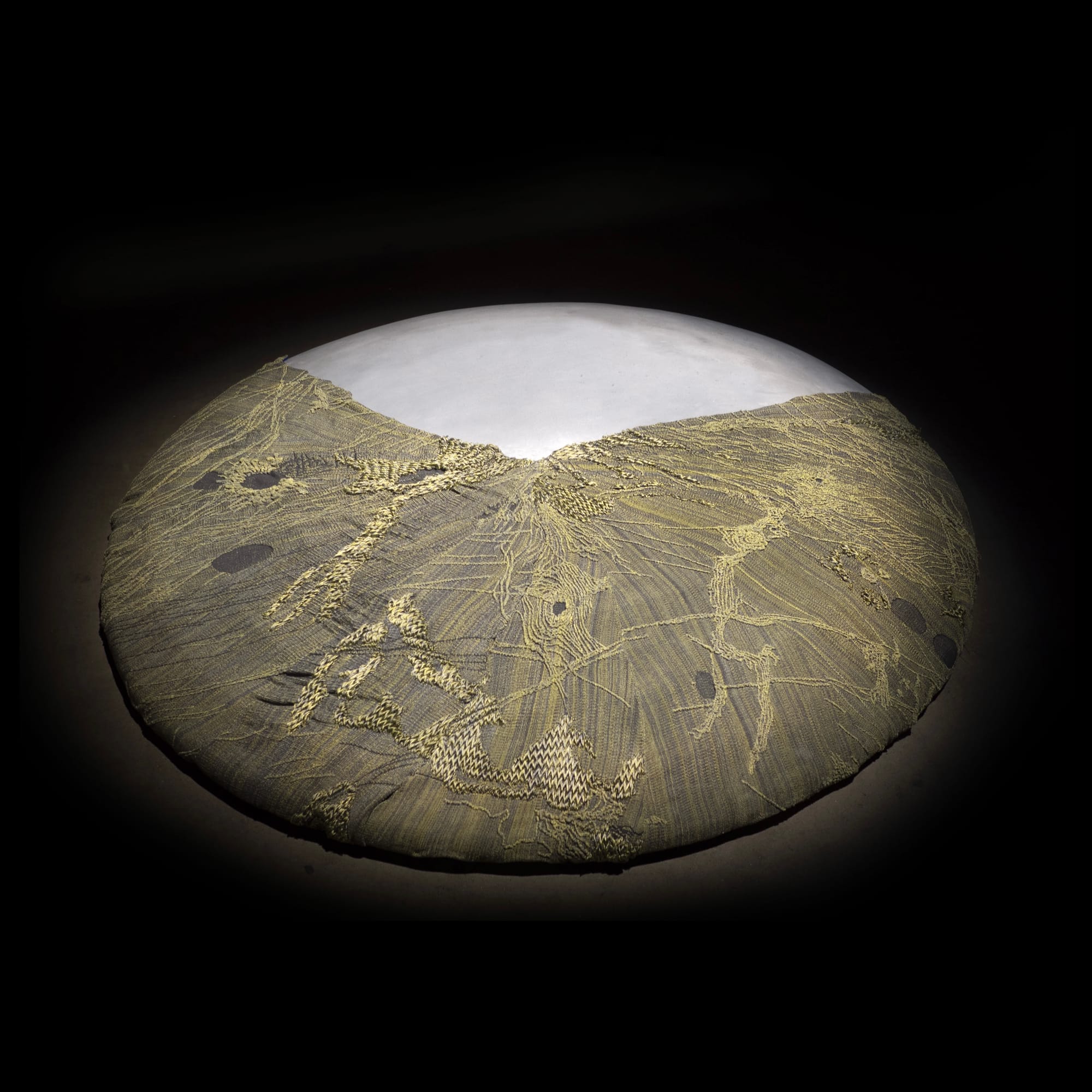 Circular embroidered artwork called Venus Does Not Exist by Michèle Boulogne.