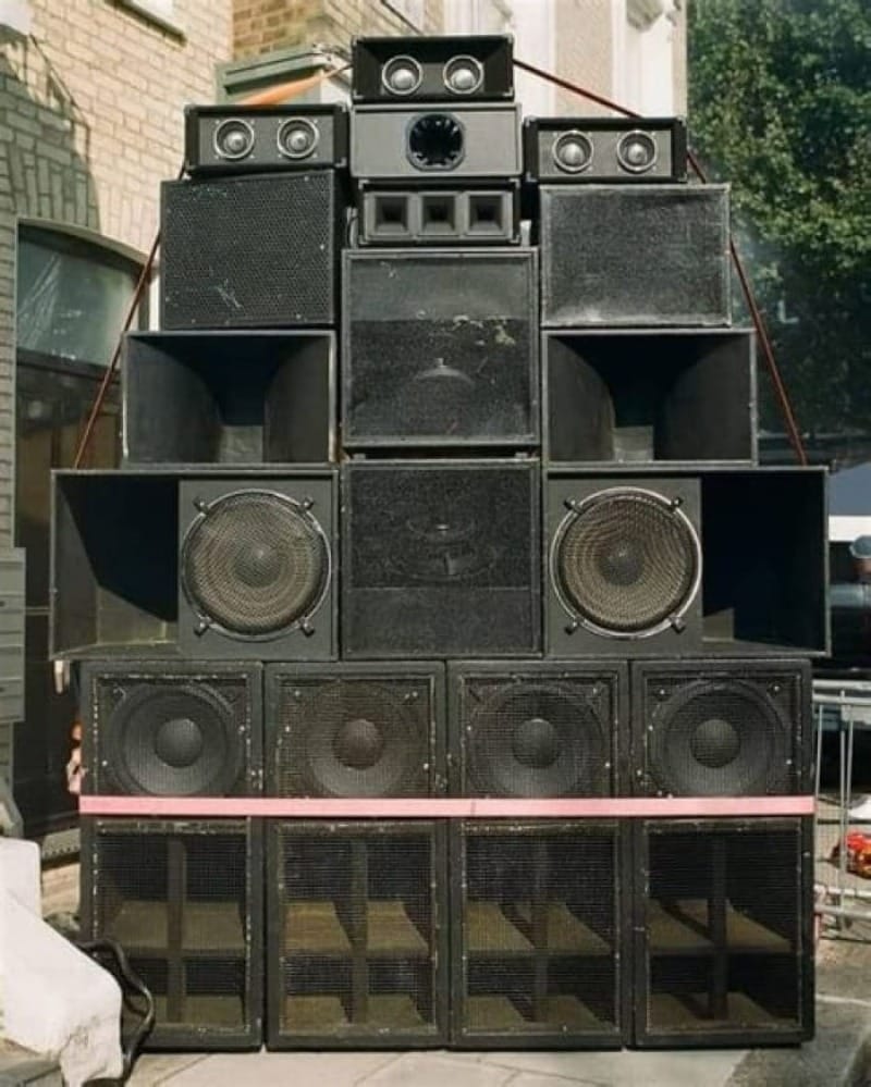 Soundsystem, a stack of speakers just in time for carnival.
