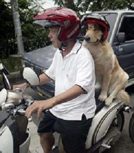 hombre y moto