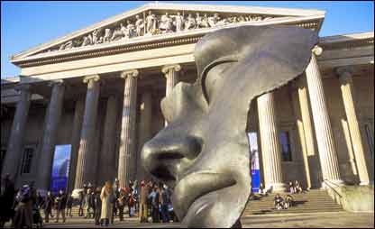 Imagen que contiene edificio, exterior, estatua, frente

Descripción generada automáticamente