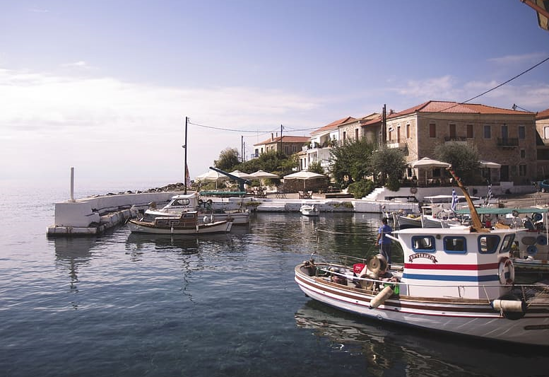 PROHIBIDA LA ENTRADA A LAS MUJERES (RELATO)