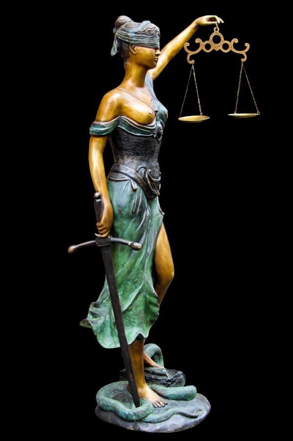 QUE LE HA PASADO A LA JUSTICIA (MICRORRELATO)