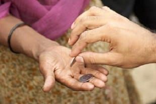 EL PELIGRO DE UNA MUJER DEMASIADO CARITATIVA (MICRORRELATO)
