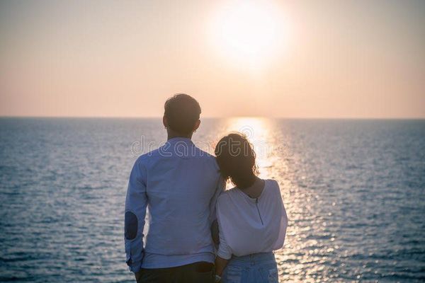 UN HOMBRE APOCADO Y UNA MUJER SOÑADORA (RELATO)