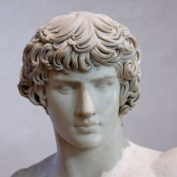 FASCINADA POR UN HOMBRE HERMOSO (MICRORRELATO)