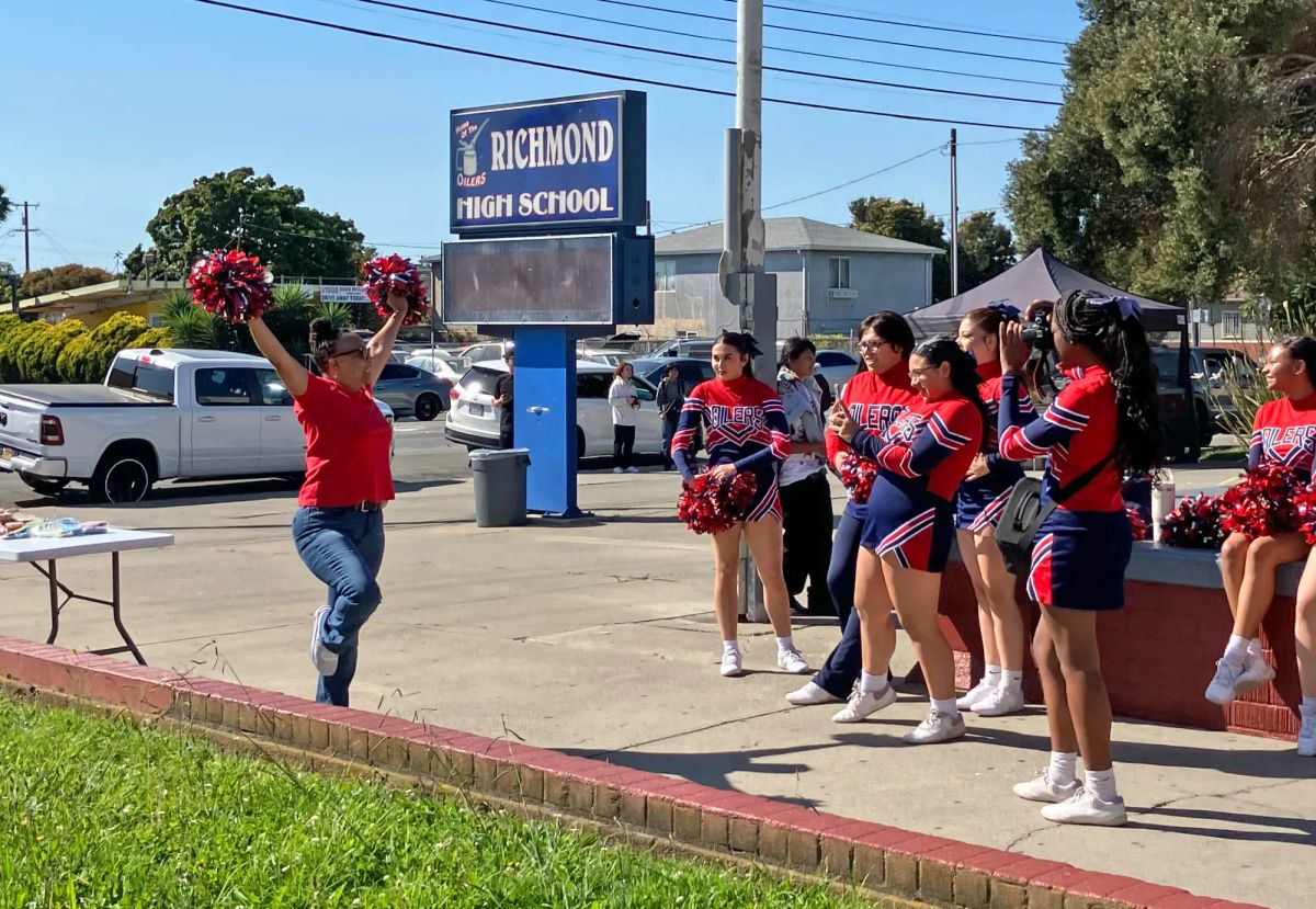 Richmond High alumni gather to say goodbye to “the front” before demolition