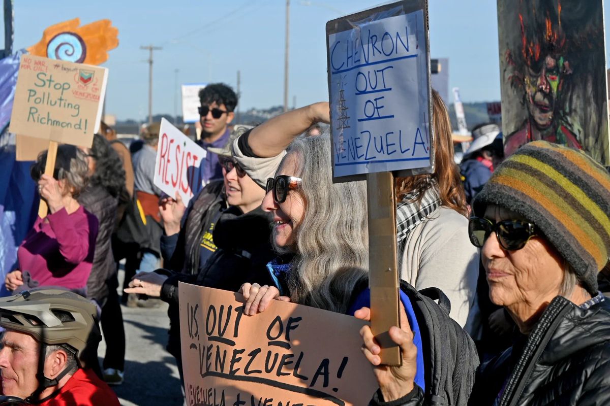 Richmond protest at Chevron refinery denounces U.S. military actions in Venezuela