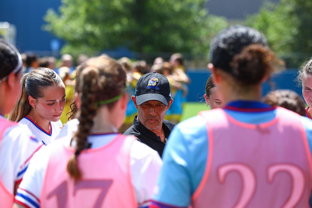 Jayhawks share lessons, stories & top moments with Mark Francis