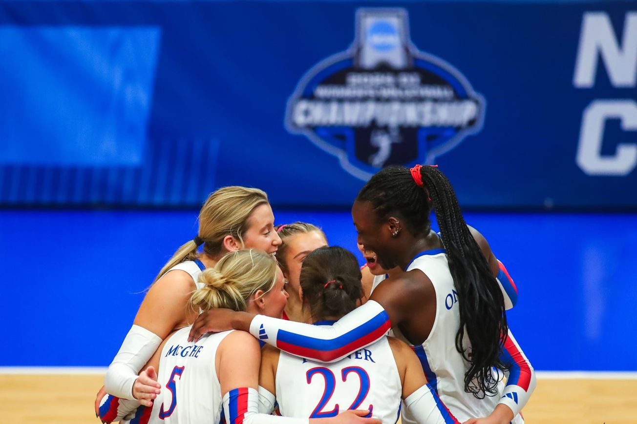 Jayhawks sweep their way into Saturday's 2nd round vs. Gators