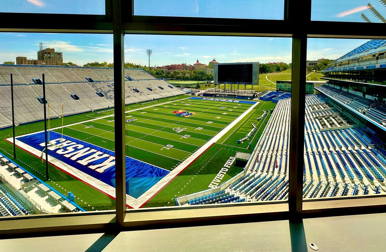 Predicting the win-loss record for the 2025 Kansas football team