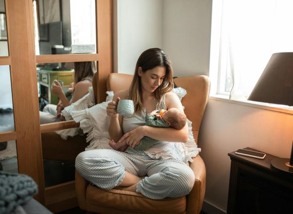 Genuinely Helpful Ways to Help New Moms Rest