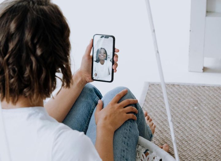 How to Stay Close to Your Long-Distance Bestie