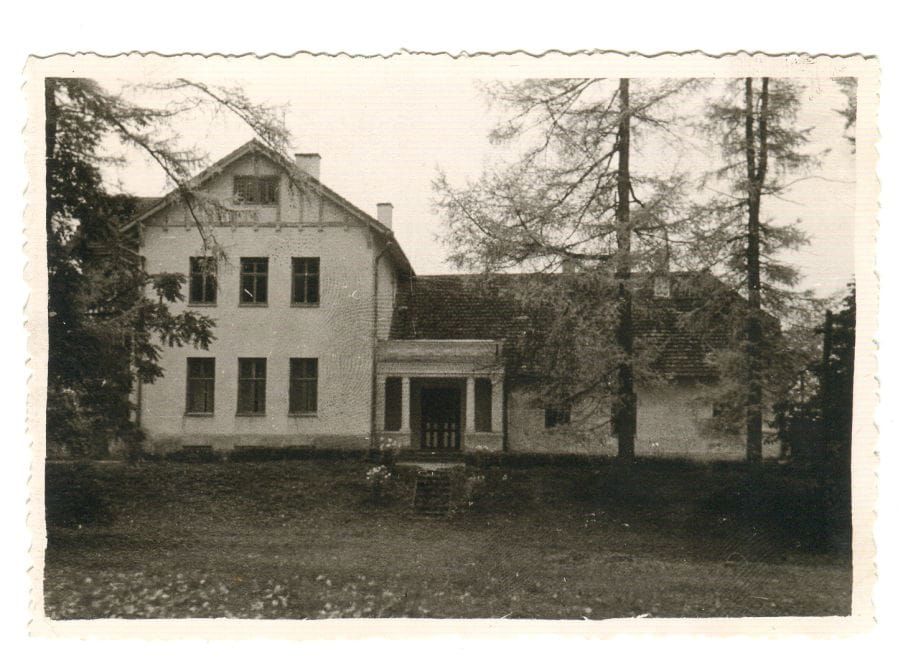 Mõisa varjus elades