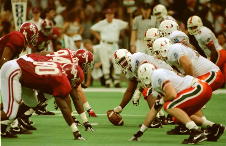 1 JAN 1993: THE UNIVERSITY OF ALABAMA AND THE UNIVERSITY OF MIAMI SQUARE OFF IN THE 1993 SUGAR BOWL IN THE SUPERDOME IN NEW ORLEANS, LOUISIANA. THE CRIMSON TIDE DEFEATED THE HURRICANES 34-13.