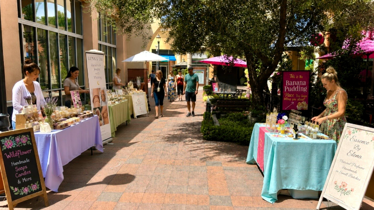 Image Credit: Schatzi - This image shows organizer's idea of how the little market could look, intimate, colorful, welcoming and community-driven while keeping the main walkway completely open.