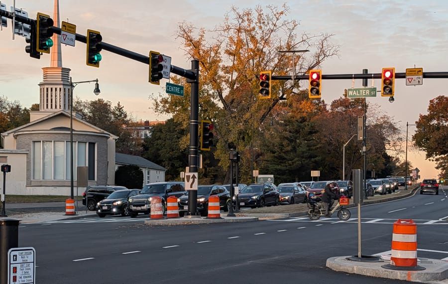 Let there be lights, at long troublesome parkway intersection in Roslindale