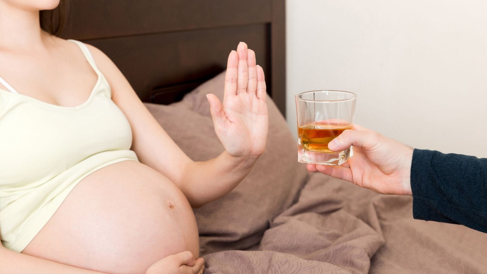 Er is geen enkel trimester in de zwangerschap waar alcohol wel mag.