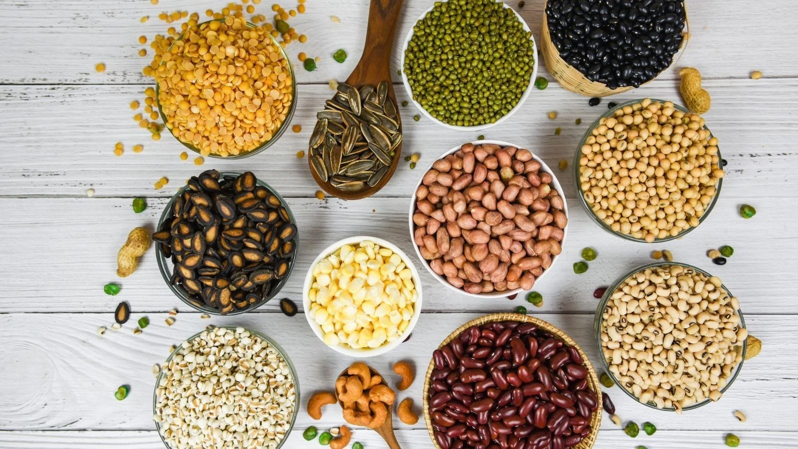 Darmbacteriën leven van vezels: groenten, fruit, peulvruchten, volle granen, noten.