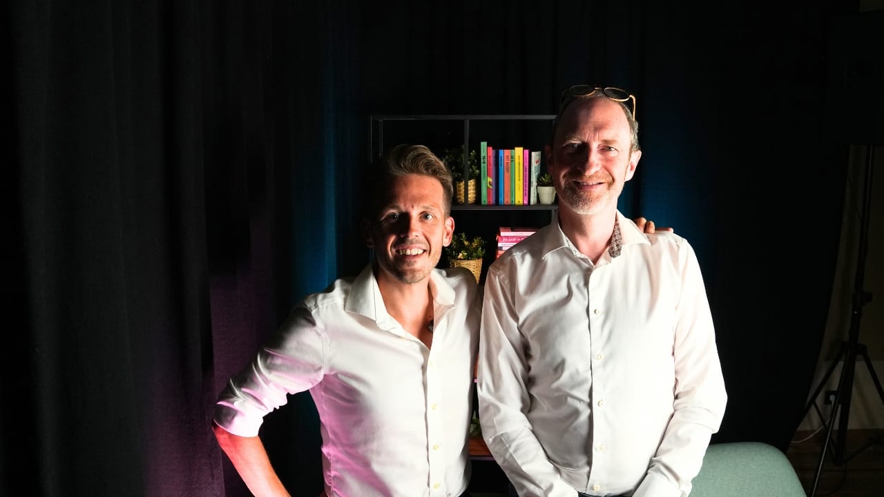 Joachim De Vos en Dokter Servaas Bingé in de studio van Spreekuur