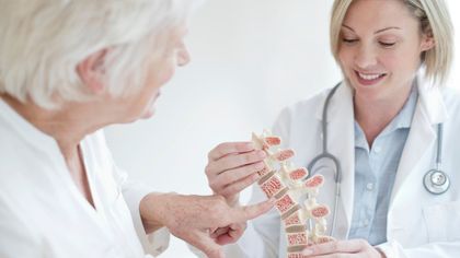 Waarom je botten breken na de menopauze