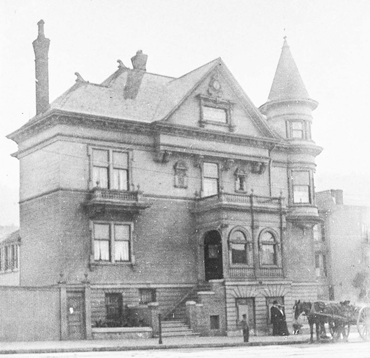199 Carl Street in an 1890s black and white photo, featuring a horse and cart parked in front.