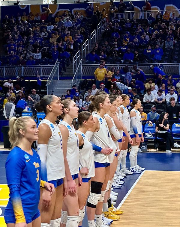 Pitt's 2025 volleyball team standing in a line prior to the Elite Eight at the Petersen Events Cen