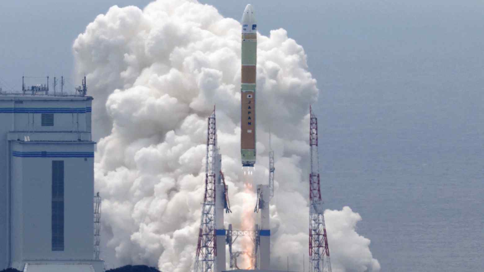 03-h3-rocket-launch.jpg