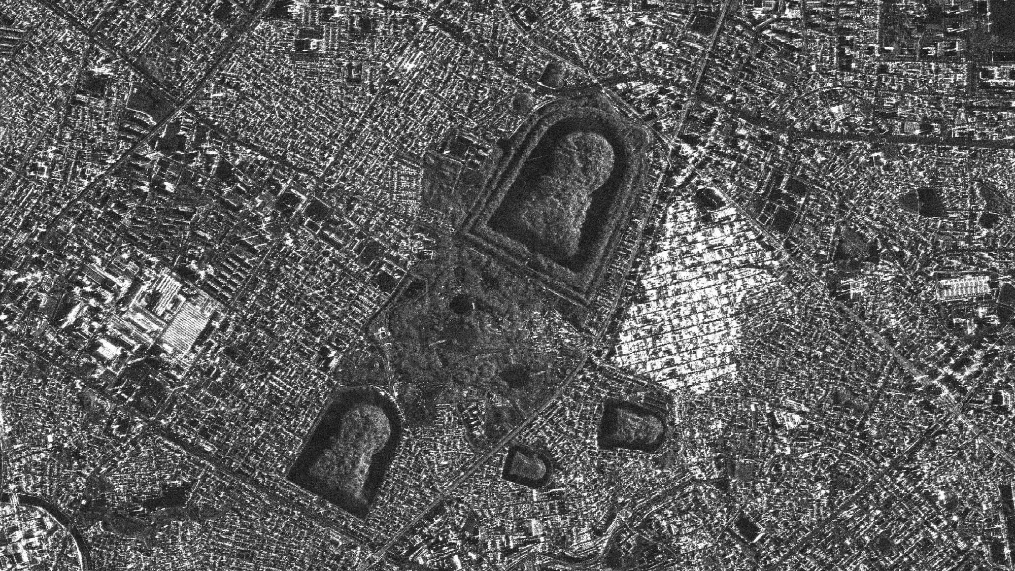 SAR image of Mozu Tombs (百舌鳥古墳群) in Osaka. Credit: Synspective