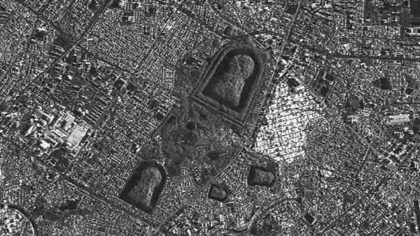 SAR image of Mozu Tombs (百舌鳥古墳群) in Osaka. Credit: Synspective