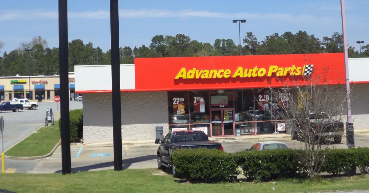 Cosmico - Advance Auto Parts Closes 700+ Stores