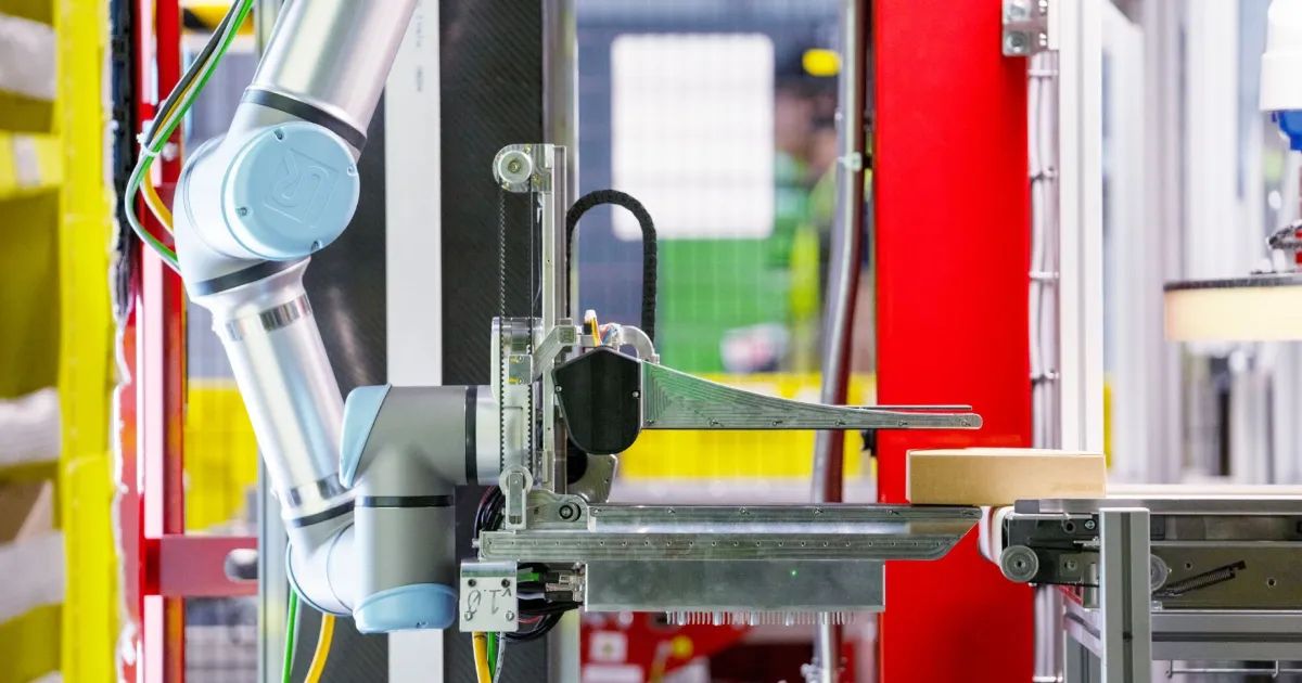 Cosmico - Amazon Vulcan: The first robot with a sense of touch