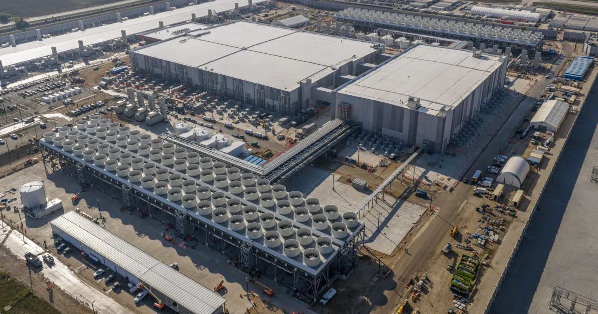 Cosmico - Microsoft will open a $3.3 billion Fairwater AI data center in Wisconsin